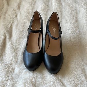 Black Mary Jane Pumps
